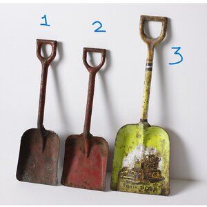 Primitive Child beach shovel CHOOSE, vintage red yellow metal sand box spade